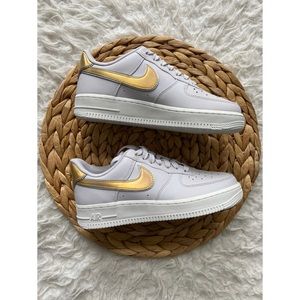 Nike Air force 1 low metalic Gold